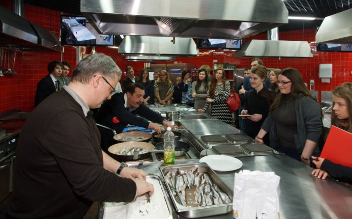 Hotel Restaurant Training In The Pit